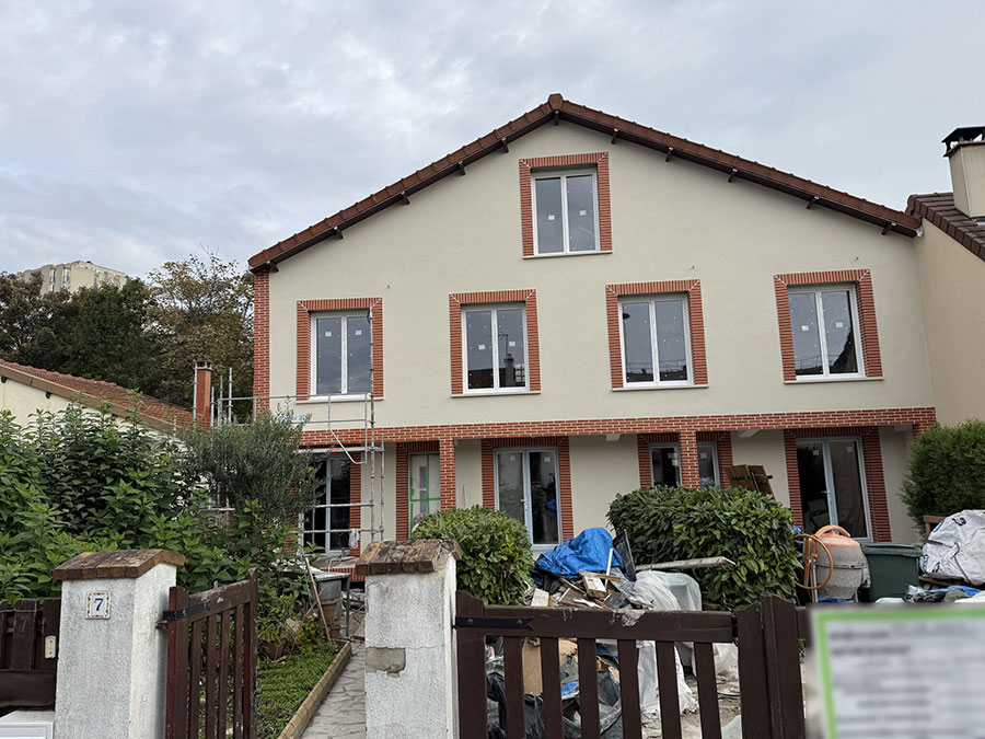Entreprise de ravalement de façade maison Asnières-sur-Seine Façade de maison rénovée après travaux de ravalement à Asnières-sur-Seine